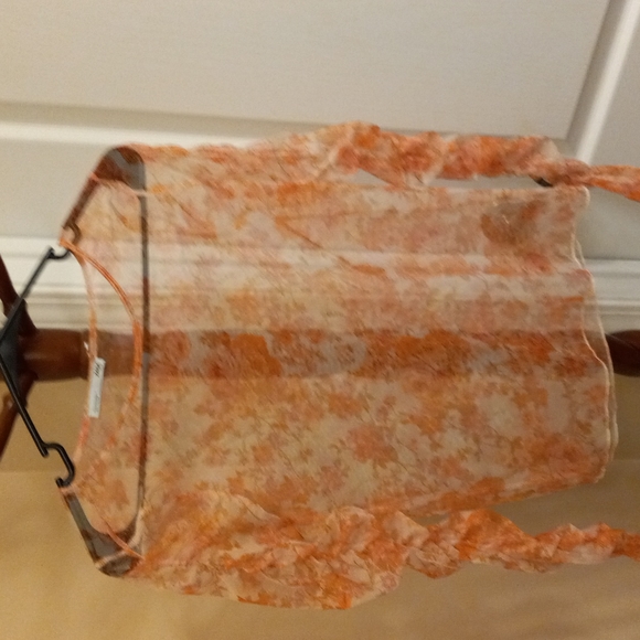 Springtime Top - Picture 1 of 4